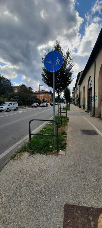 Отель Finestra Sul Borgo Лукка Экстерьер фото